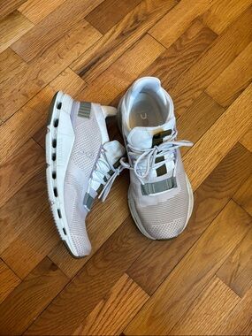 On Running Sneaker Cloudnova W8